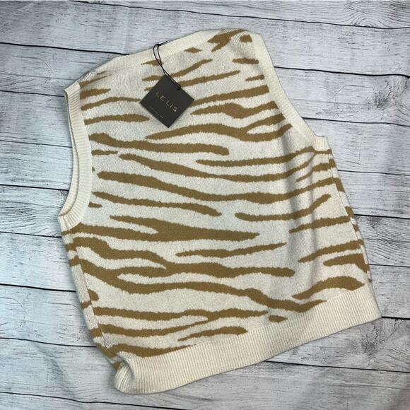 Le Lis NWT Tan and Cream Zebra Print V-Neck Sleeveless Sweater Vest Size Small - Picture 4 of 6